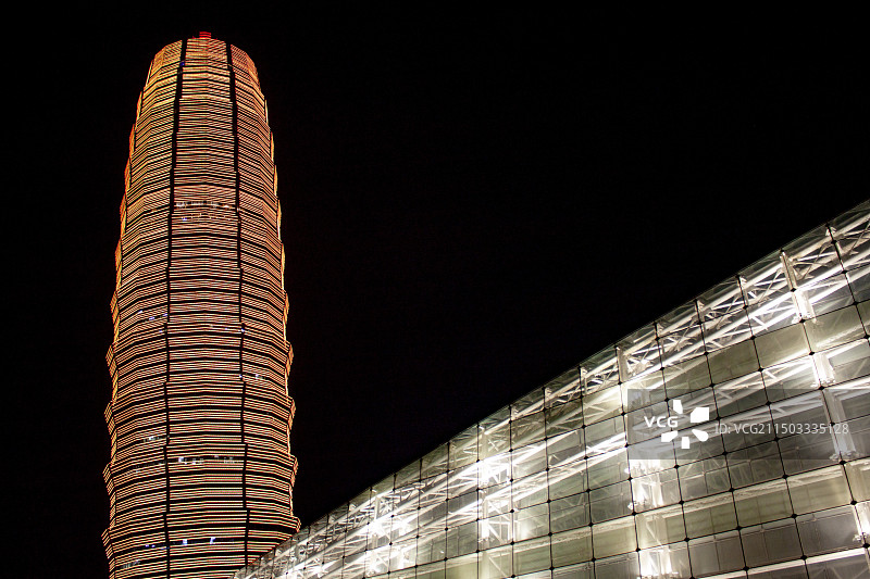 郑州CBD千玺广场如意湖玉米楼夜景图片素材