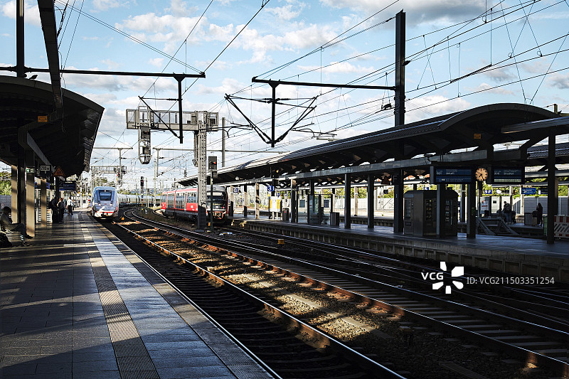 德国Erfurt火车站进站的高铁图片素材