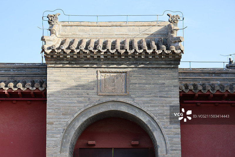 在战国赵长城看呼和浩特夏天城市风光和白塔乌素图召图片素材
