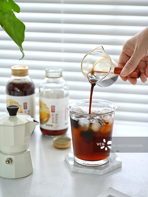 咖啡亮调冰饮饮料夏天图片素材
