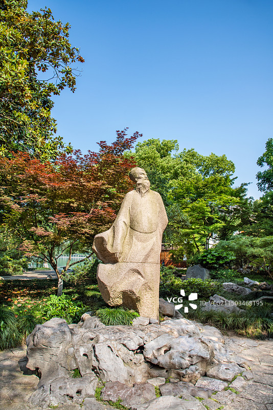 苏轼石雕像 苏东坡雕像 古代名人 雕塑 苏堤 杭州西湖 西湖风光 杭州 西湖畔 春景 地标 标志性图片素材