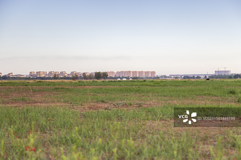 包头赛汗塔拉城中草原图片素材