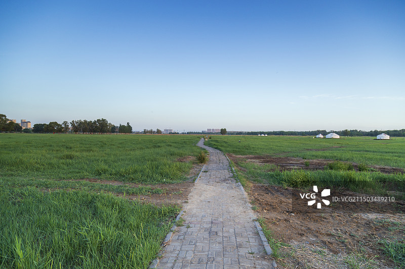 包头赛汗塔拉城中草原图片素材