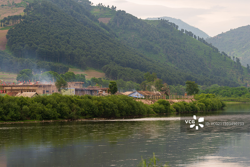 白山市长白朝鲜族自治县鸭绿江沿岸观朝鲜图片素材