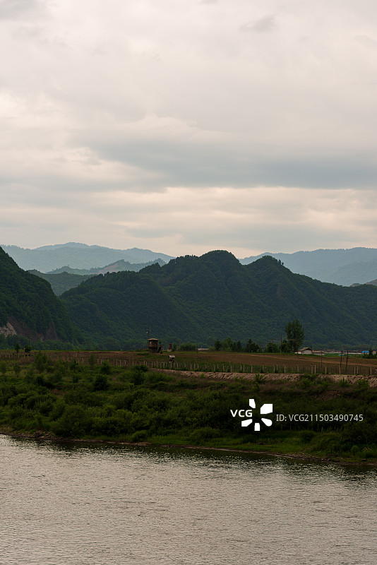 白山市长白朝鲜族自治县鸭绿江沿岸观朝鲜图片素材