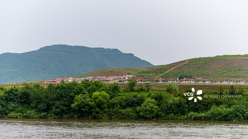 白山市长白朝鲜族自治县鸭绿江沿岸观朝鲜图片素材