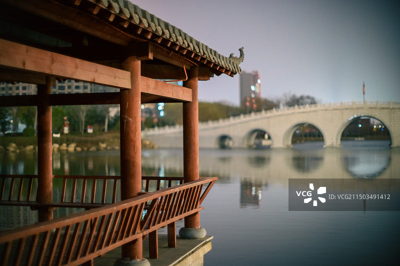 夜晚的锦屏湖图片素材