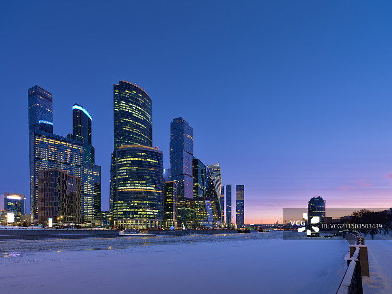 俄罗斯莫斯科CBD国际商务中心城市天际线图片素材