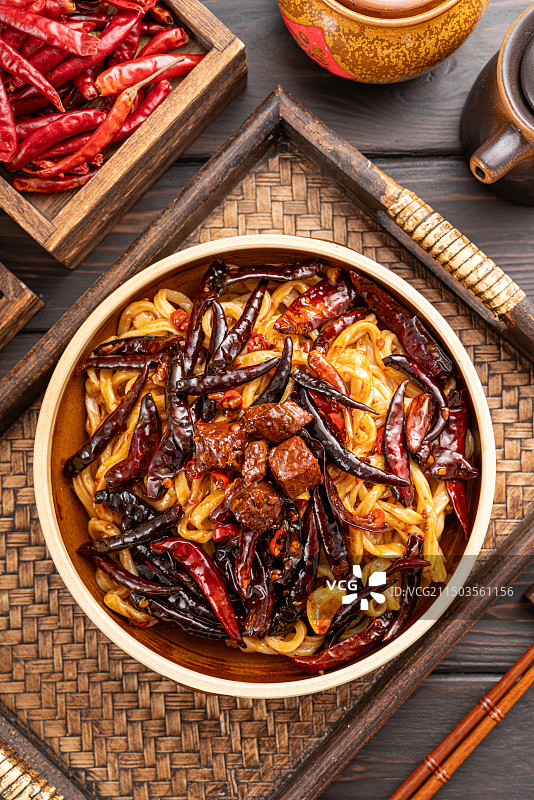 美味好吃的牛魔王拌面图片素材