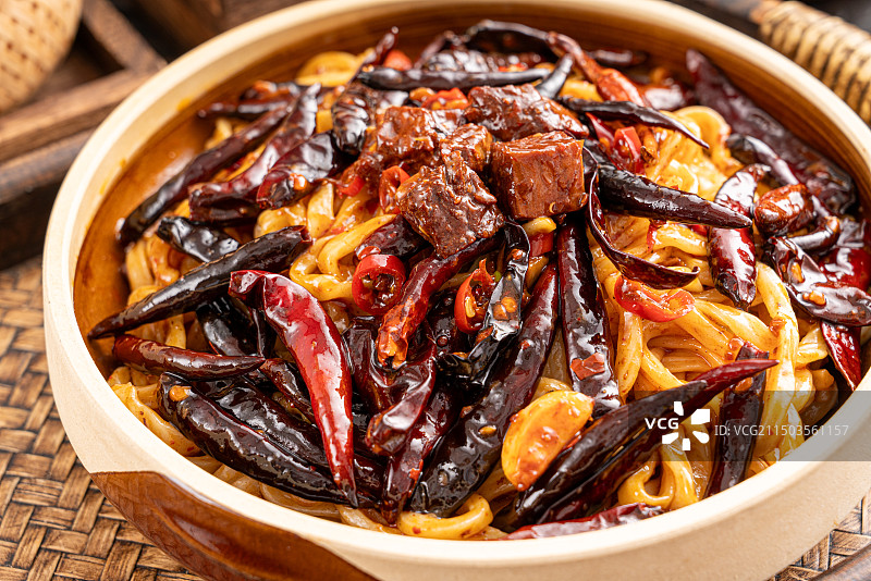 美味好吃的牛魔王拌面图片素材