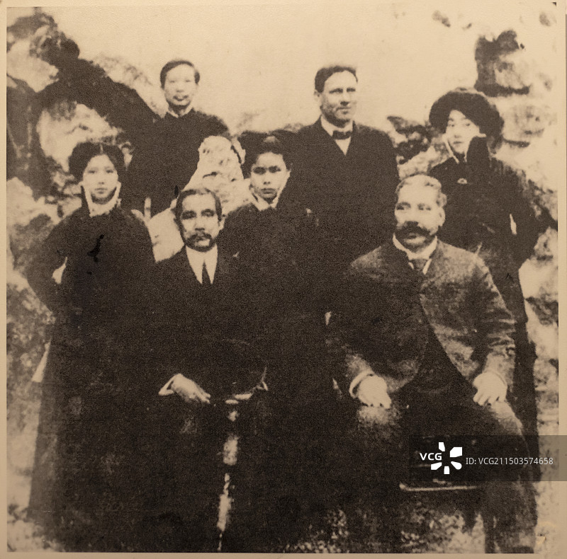 1912年4月6日，孙中山在上海哈同花园出席由哈同举办的欢迎宴会后合影 上海历史博物馆图片素材