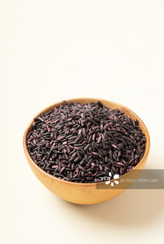 木碗里的紫米图片素材