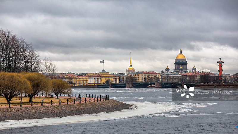 俄罗斯圣彼得堡涅瓦河畔彼得保罗要塞图片素材