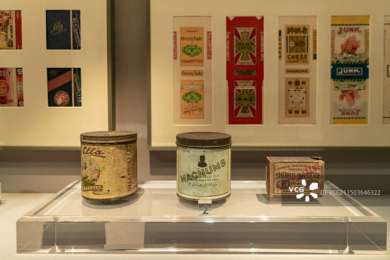 中国山东济南市博物馆，外国人荣誉勋章硬币，室内无人图像摄影图片素材