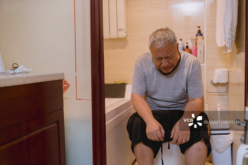 生病的老人图片素材