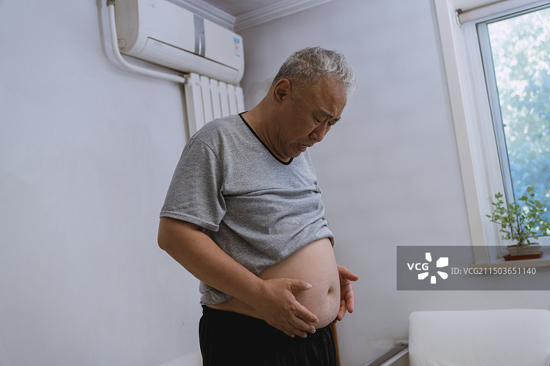 生病的老人图片素材