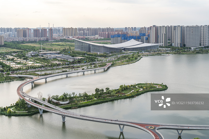 西安浐灞长安书院蓝天白云落日夕阳夜景全景图片素材