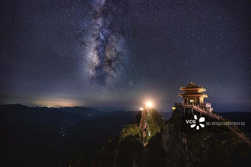 星垂老君山图片素材