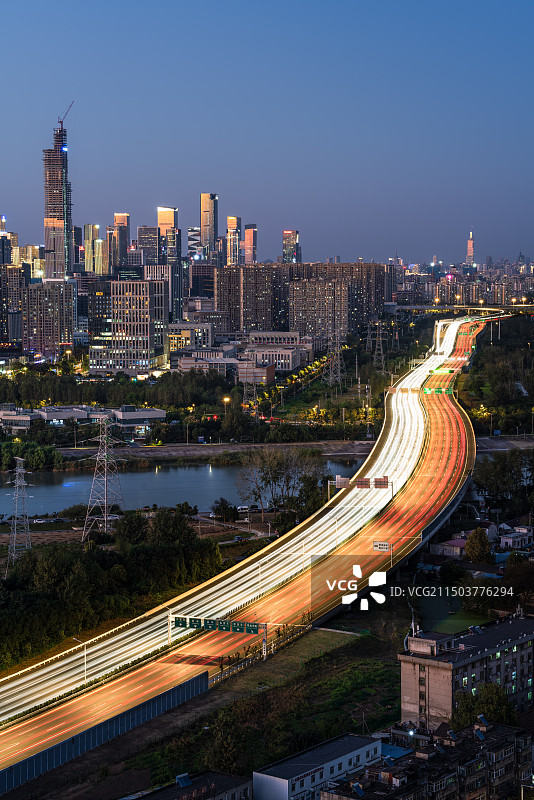 南京河西绕城高速通往城市中心 现代繁华图片素材