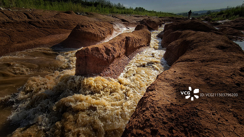 逆流而上图片素材