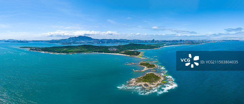 山东省青岛黄岛，唐岛湾，连三岛海岸线图片素材