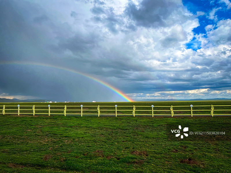 风雨后见彩虹（阿巴若尔盖花湖）图片素材