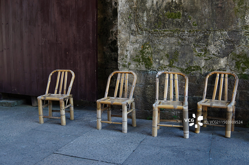 浙江台州临海的纳凉竹椅子图片素材