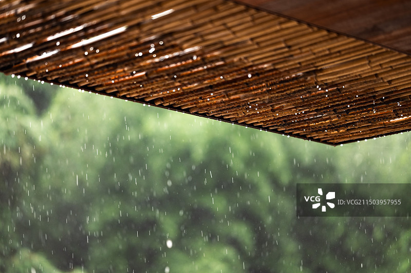 雨中的雨棚图片素材