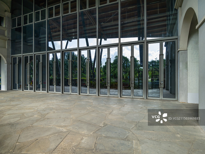 海口市民游客服务中心门前停车场汽车广告背景图图片素材