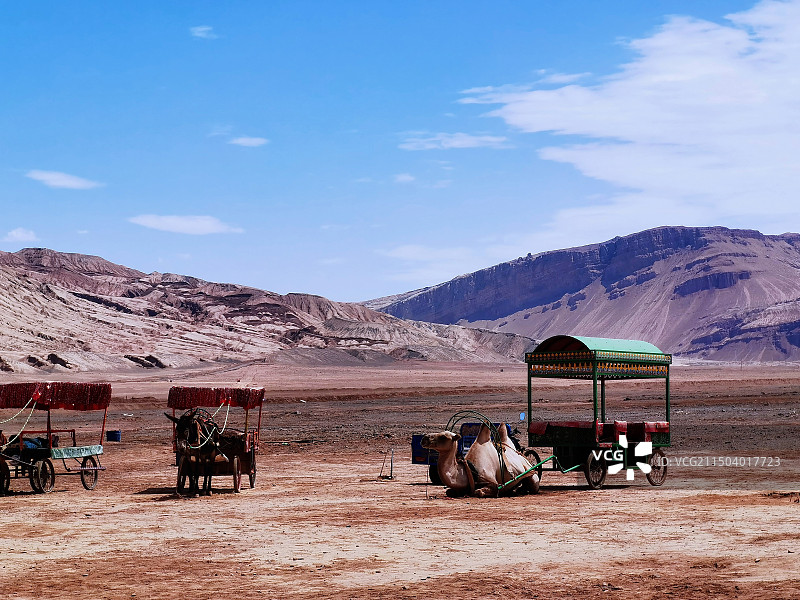 新疆吐鲁番火焰山图片素材