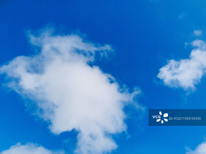 天空中云的低角度视图图片素材