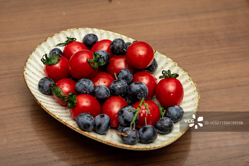 蓝莓草莓混装图片素材