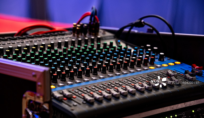 录音室混音器特写图片素材