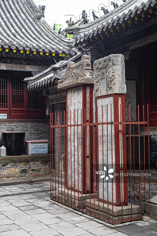 中国非都市风光拍摄主题，山东泰安泰山斗母宫里的古代建筑，中式庭院里的石碑，户外白昼无人图像摄影图片素材