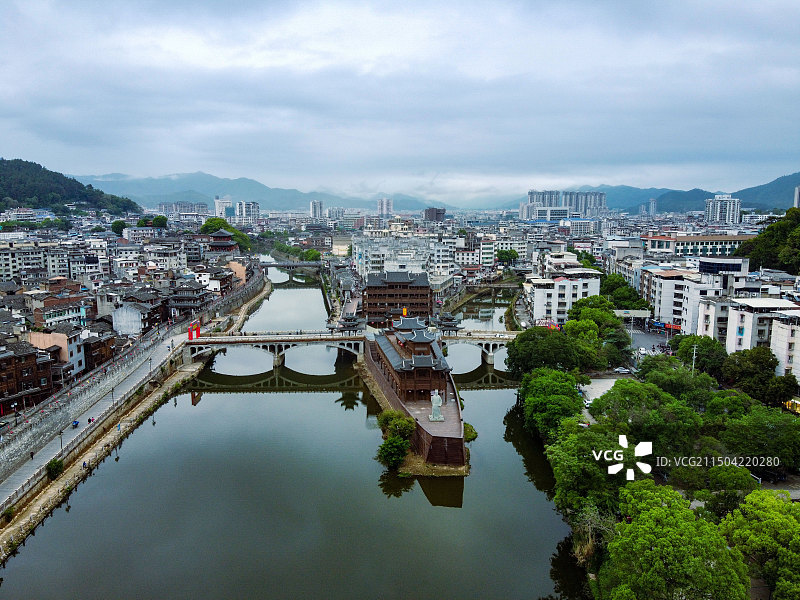 长汀汀江古城墙航拍（宋福坊步行桥水东桥）.jpg图片素材