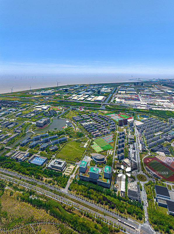 上海海事大学临港校区学生宿舍 学生服务中心 智慧湖 沪城环路 上海临港大学城 临港新城 海滨城市建设图片素材