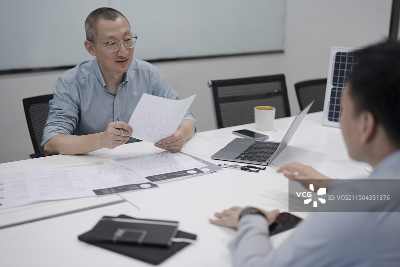 办公室商务人士工作状态图片素材