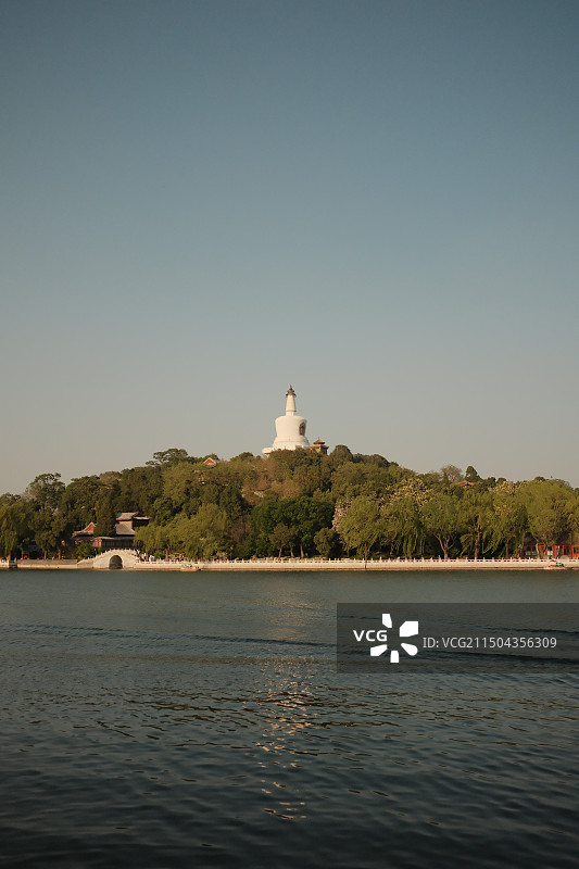 北京北海公园白塔图片素材