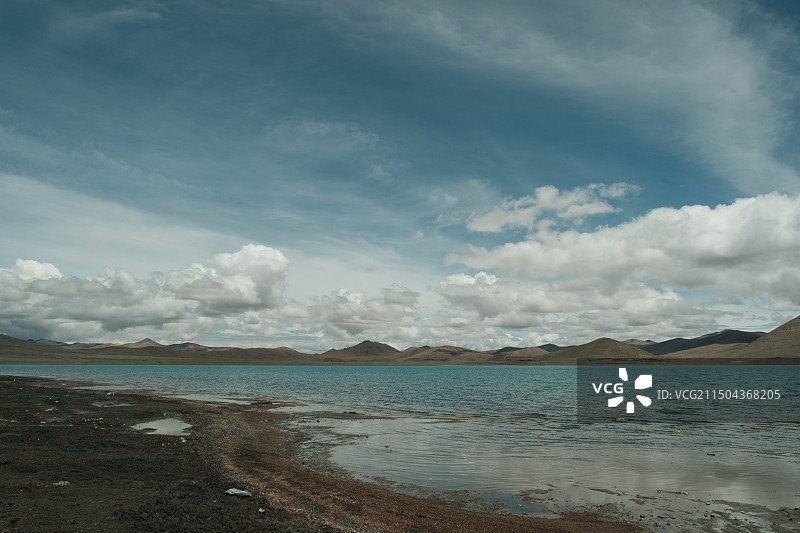 雪山环绕的西藏圣湖——拿日雍措图片素材