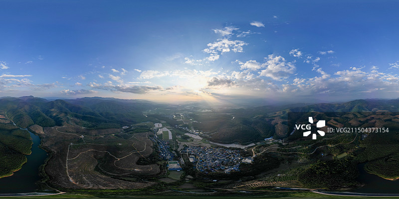 航拍天空山脉村庄田园风光全景图图片素材