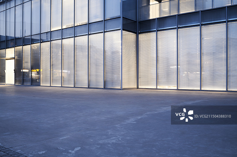 北京豪华购物中心玻璃幕墙广场步行街图片素材