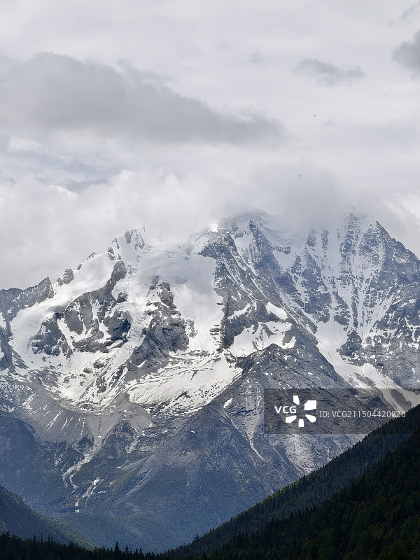 亚拉雪山图片素材