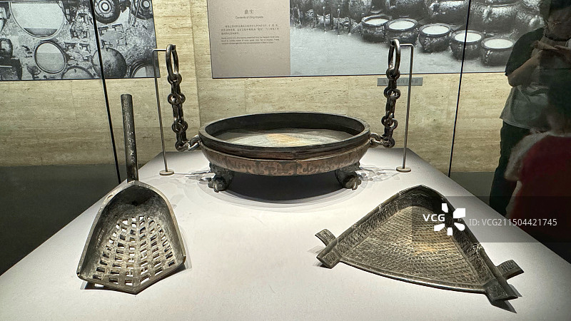 铜碳炉、铜箕、铜漏铲图片素材