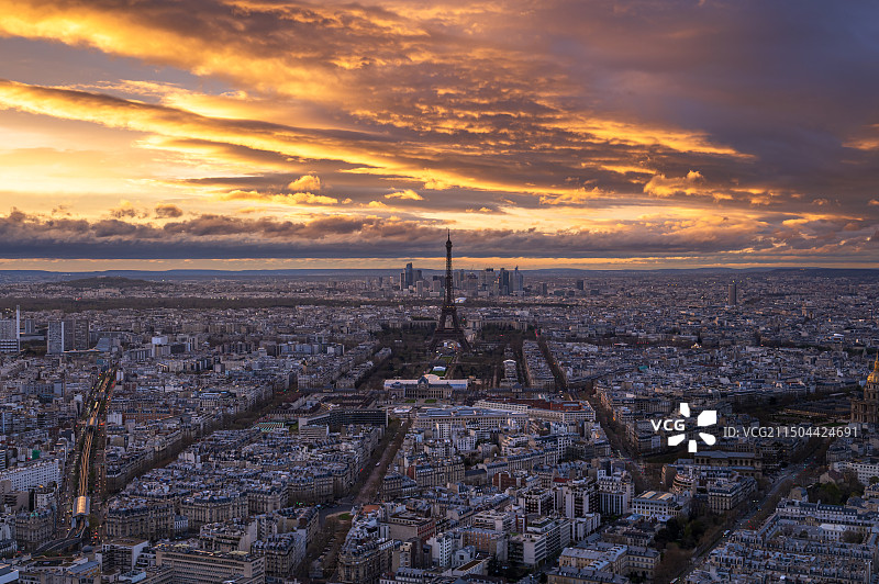 晚霞下的巴黎天际线图片素材