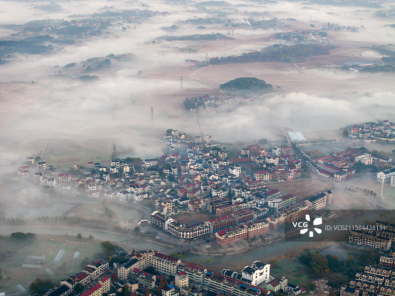 浙江省金华市兰溪市游埠古镇冬天晨雾图片素材