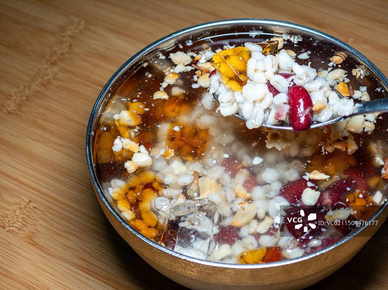 餐桌上的海南清补凉图片素材