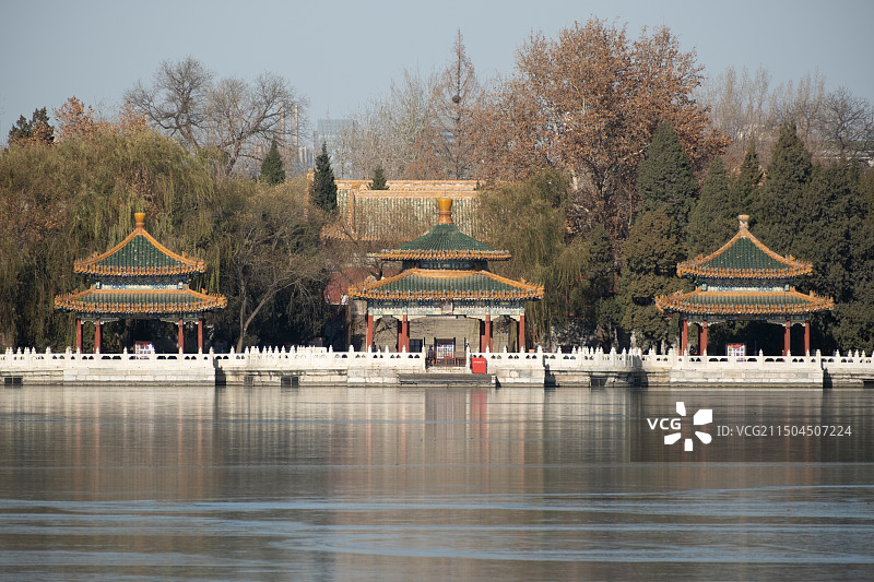 北海公园远景 五龙亭 天王殿 CBD同框图片素材