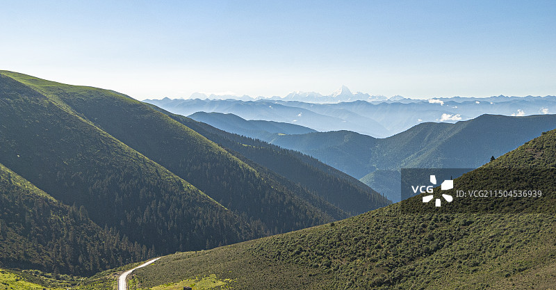 剪子湾山垭口远眺贡嘎峰群图片素材