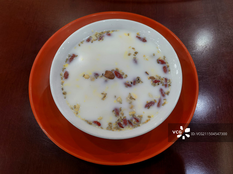 牛奶鸡蛋醪糟图片素材