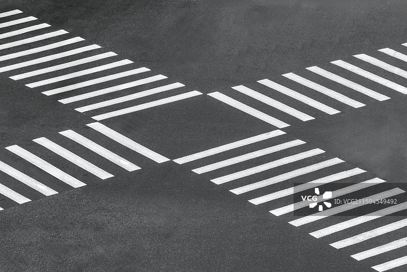路口的交叉人行道图片素材
